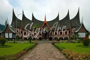 Contoh arsitektur tropis lembab adalah rumah tradisional gadang masyarakat Padang